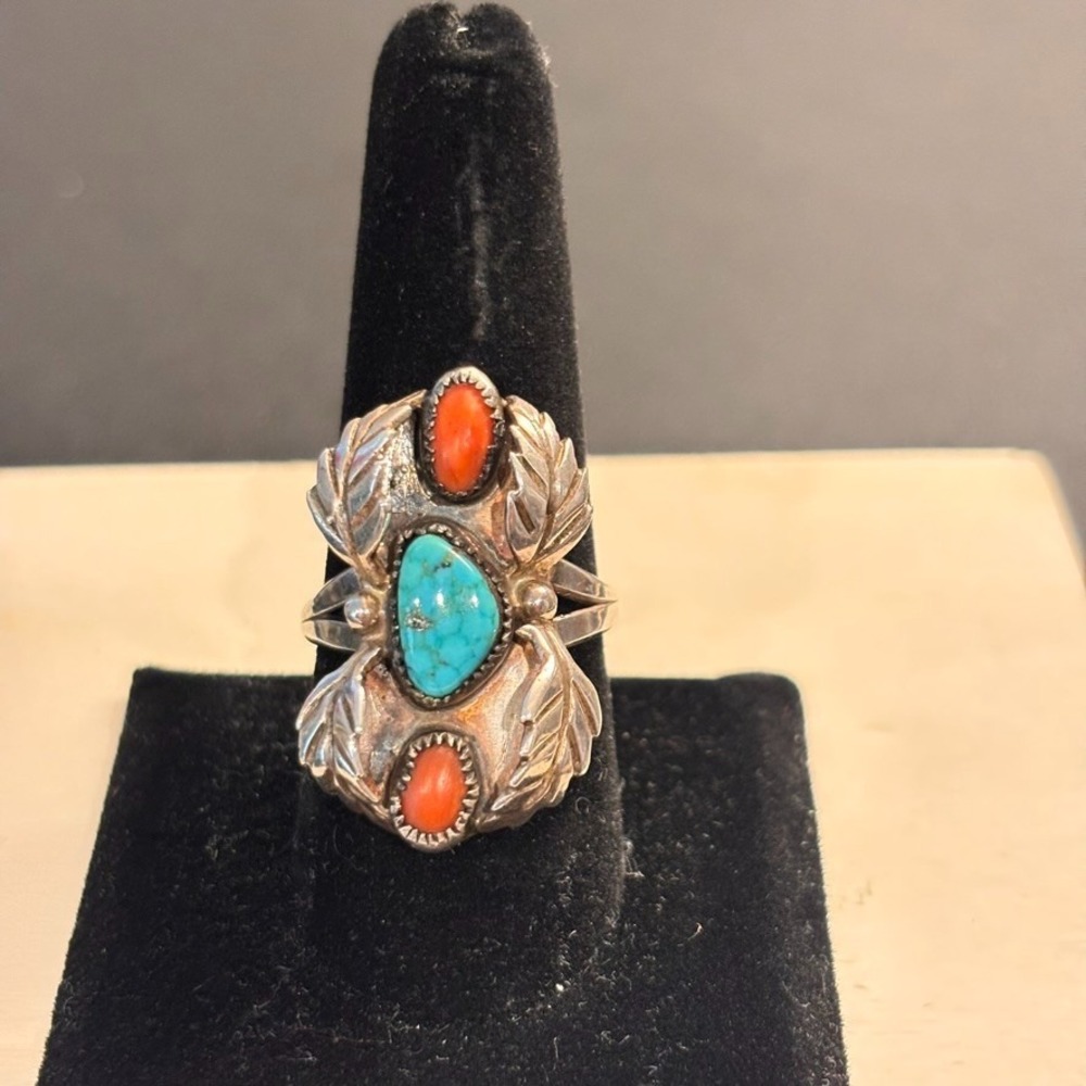 Vintage Sterling Silver Native Southwestern Turqouise Coral Fetaher Ring sz 9.5